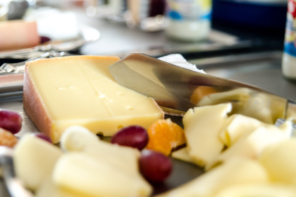 Käseauswahl am Frühstücksbuffet