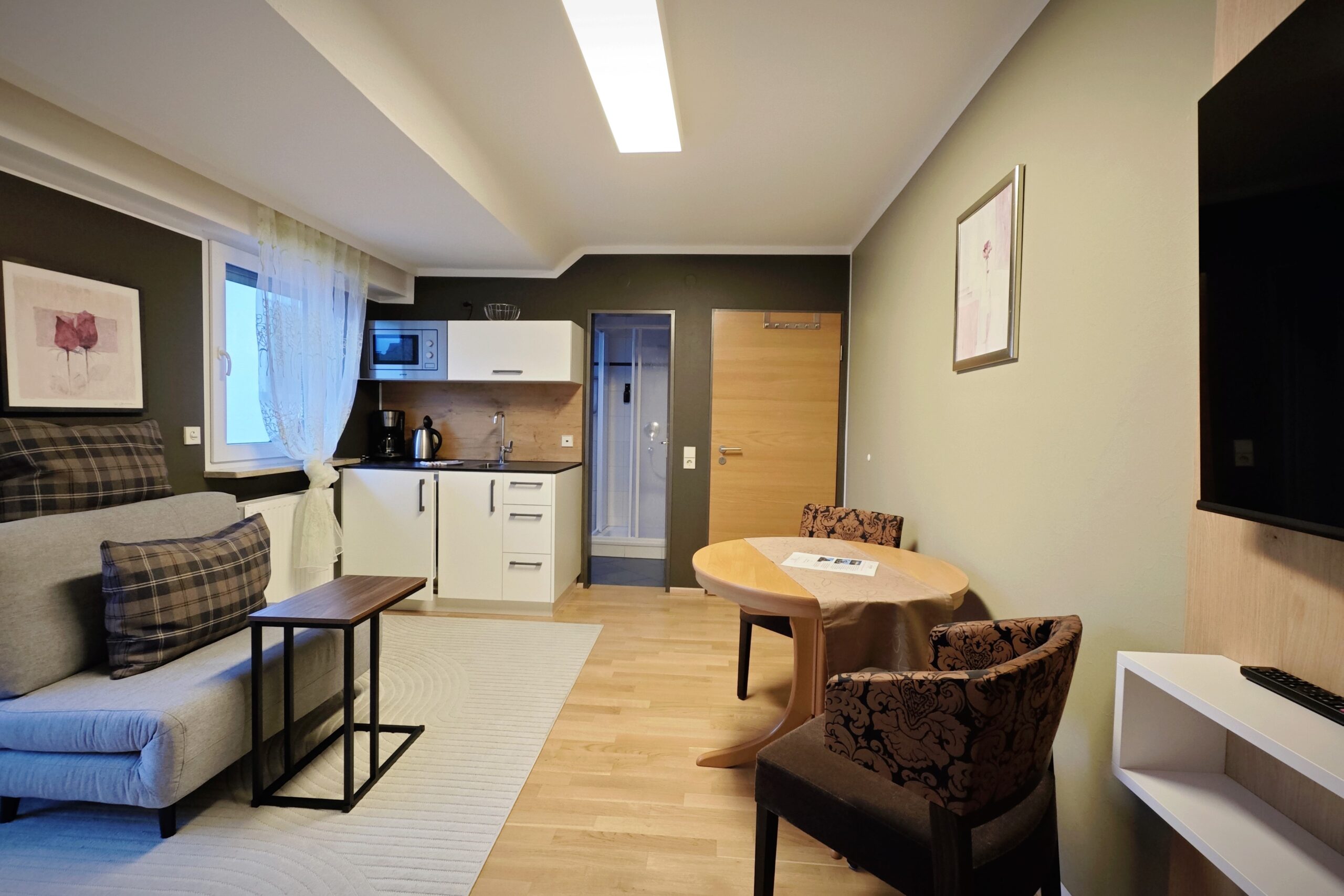 Wohnbereich des Zwei-Zimmer-Apartments im Haus Seeblick