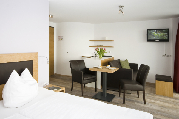 Deluxe Doppelzimmer mit Sitzecke im Haus Seeblick
