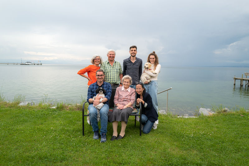 Familie Birkhofer am privaten Seegrundstück in Immenstaad