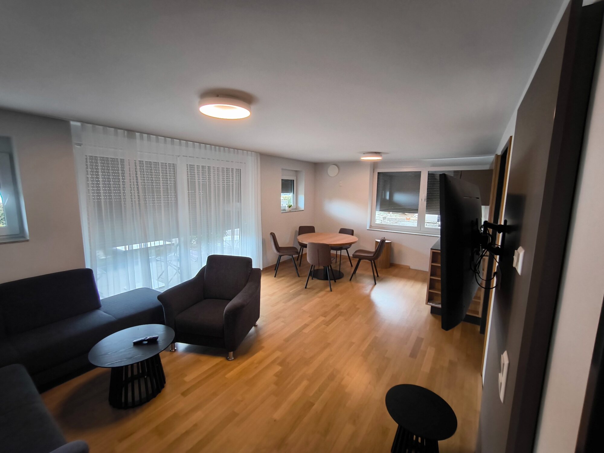 Großer Wohn- und Essbereich des Superior Drei-Zimmer-Apartments